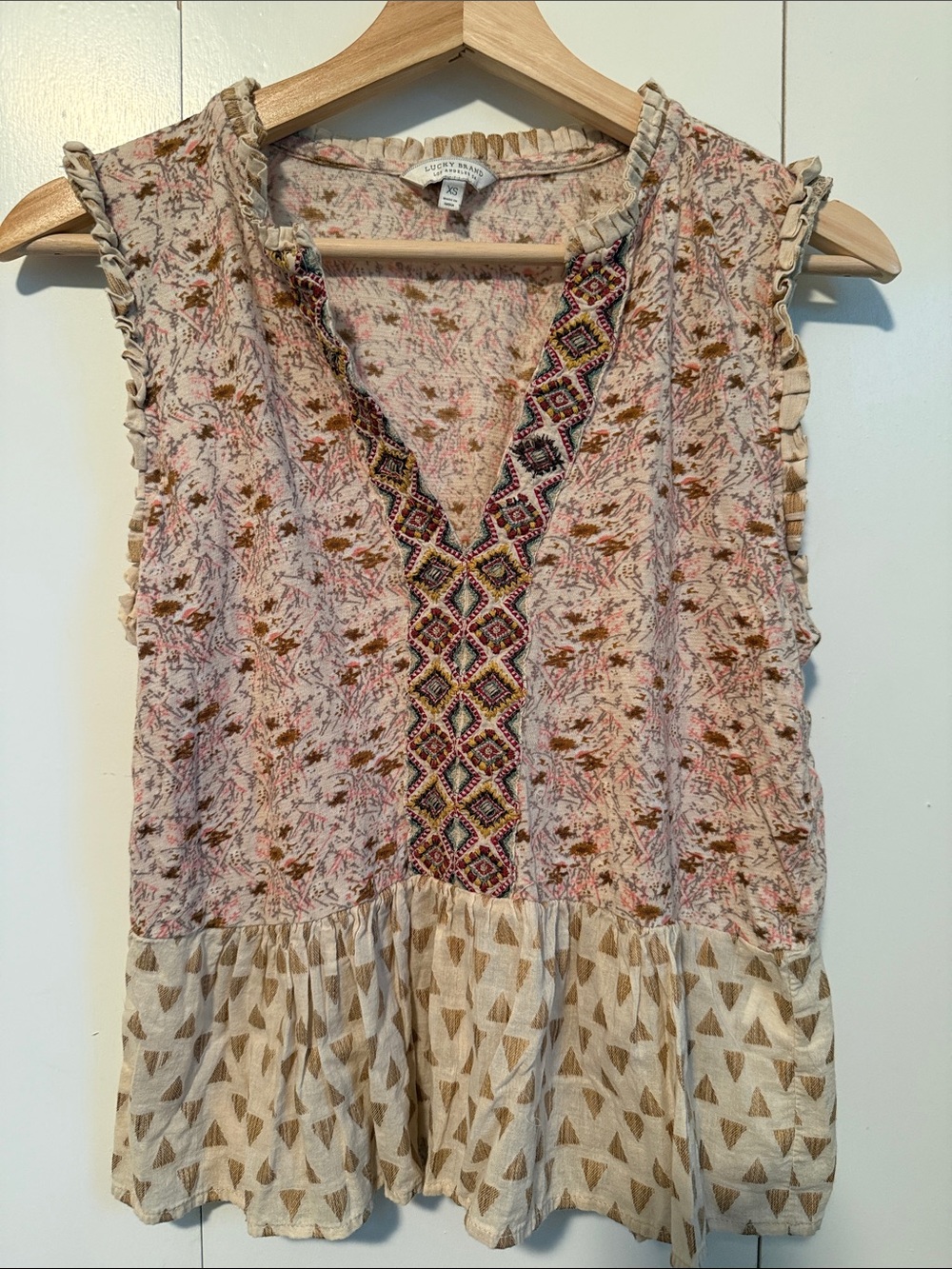 Lucky Brand Pink Floral Embroidered V-Neck Ruffle Camisole XS Bohemian Boho